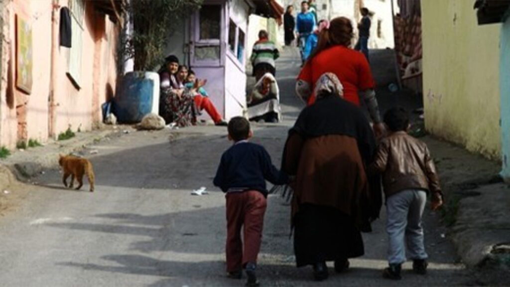 Türkiye’de Romanlar ve Yoksulluk araştırması: ‘Nitelikli meslekleri hayal bile edemiyorlar’