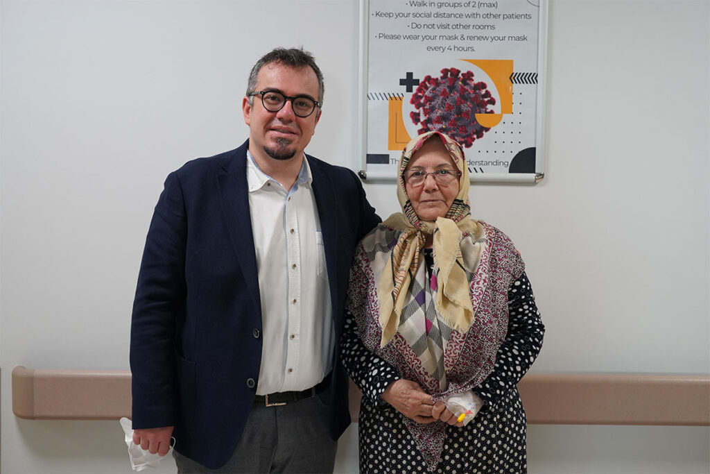 Tekerlekli sandalye ile geldi yürüyerek taburcu oldu