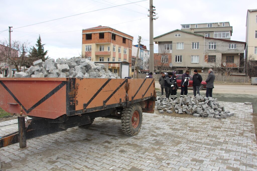 Yeniköy’de kilit parke yol çalışması başladı