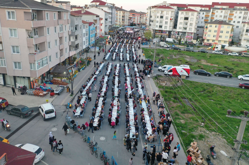 Kapaklılılar oruçlarını Vatan Caddesi’nde açtı