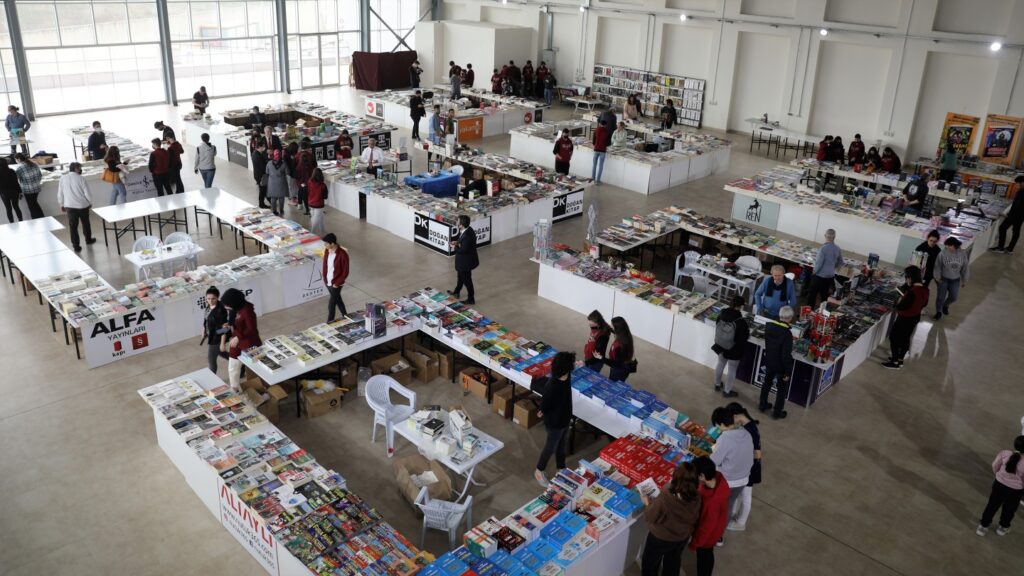 Çerkezköy Belediyesi Kitap Fuarı açıldı