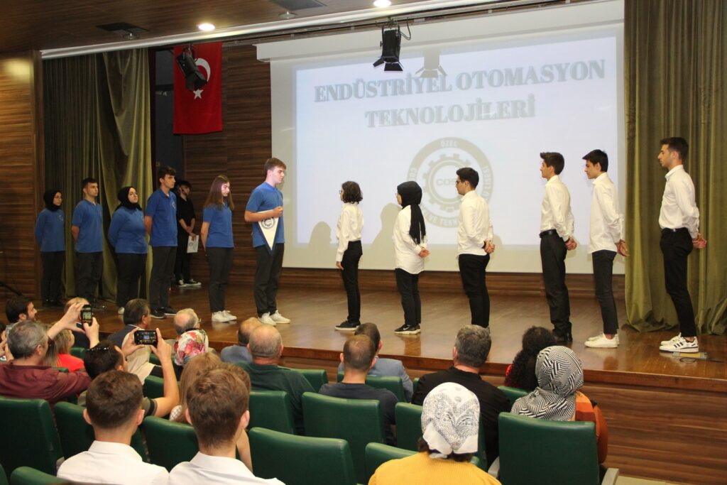 Özel ÇOSB Mesleki ve Teknik Anadolu Lisesi’nde mezuniyet heyecanı