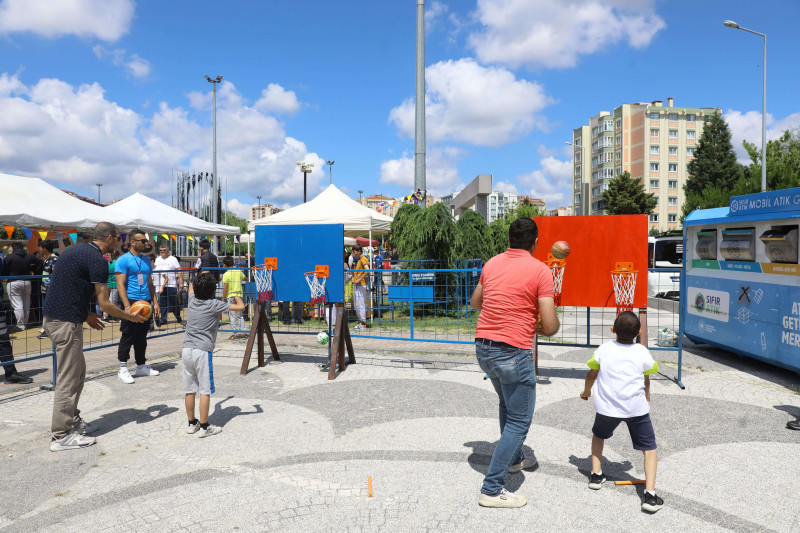 Babalar ve çocukları şenlikte bir arada