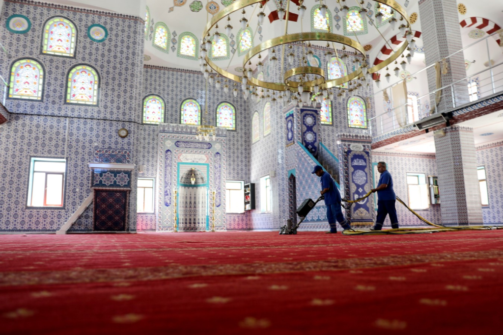 Çerkezköy’deki ibadethanelerde bayram temizliği