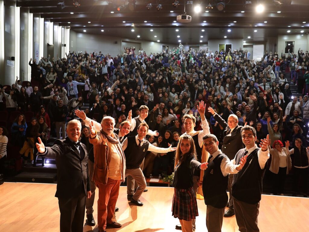 Ölü Ozanlar Derneği büyük beğeni topladı