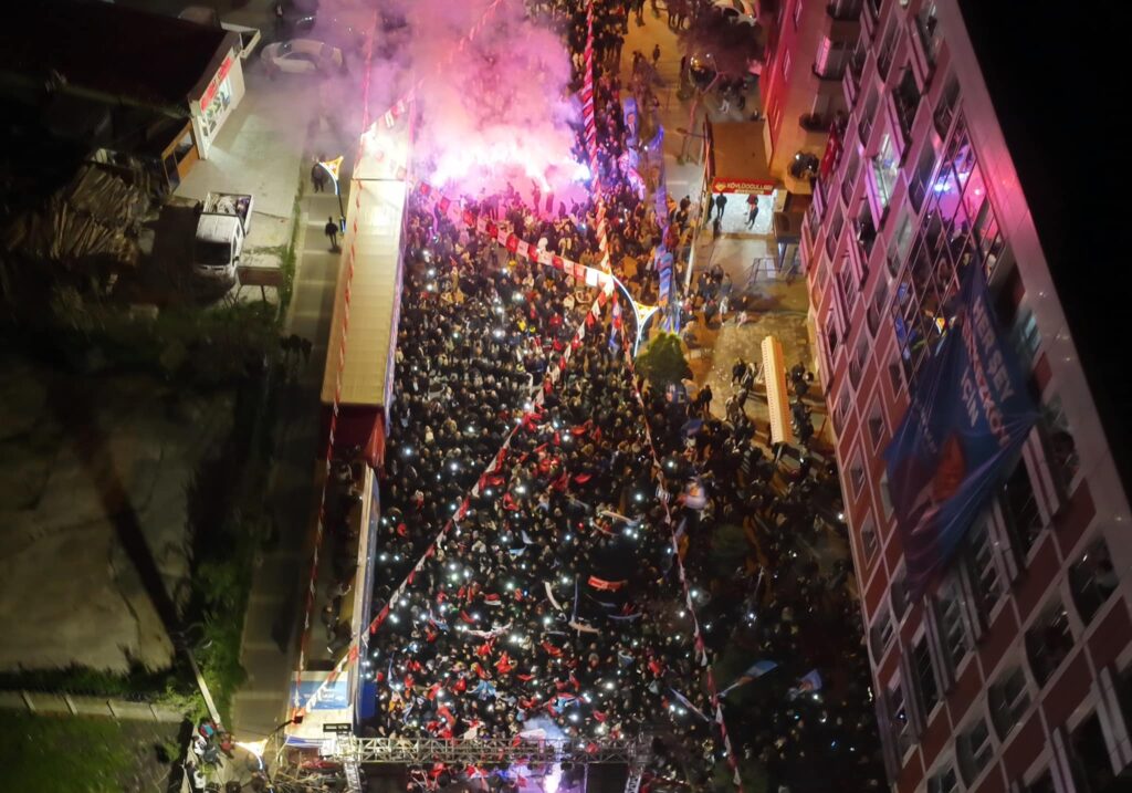 Yok böyle miting… Akay’a büyük destek