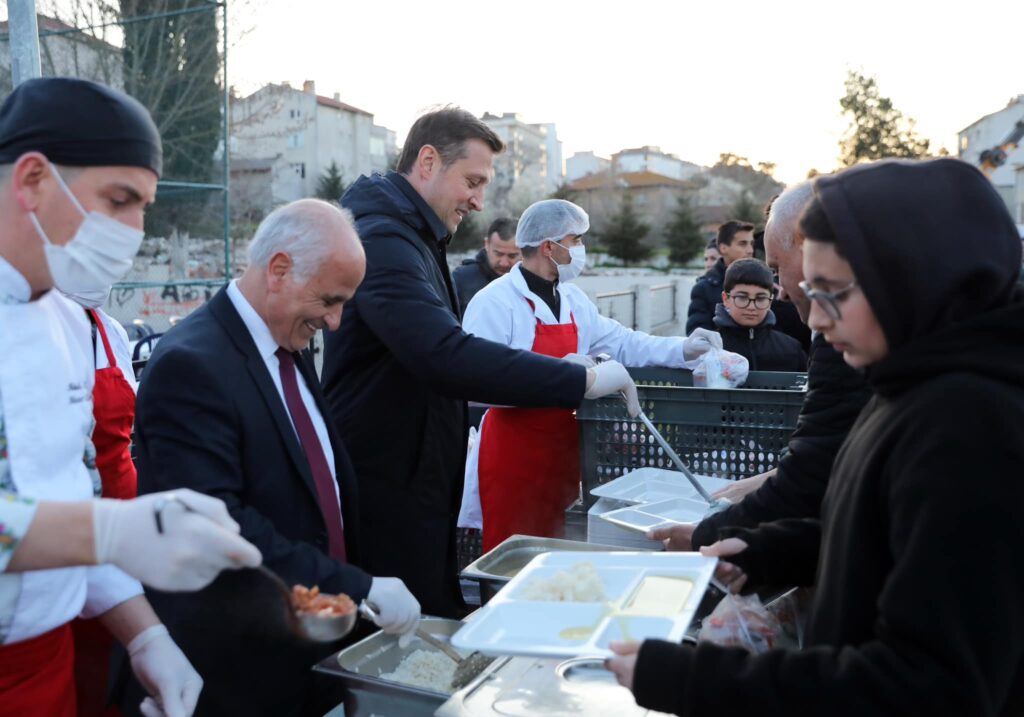 İftar sofrası İstasyon Mahallesinde kuruldu