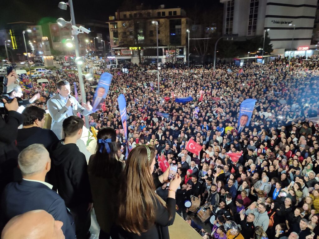 Başkan Akay binlere seslendi: Sizleri mahcup etmeyeceğim
