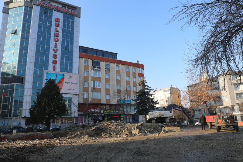 Tören alanı düzenlemeleri devam ediyor