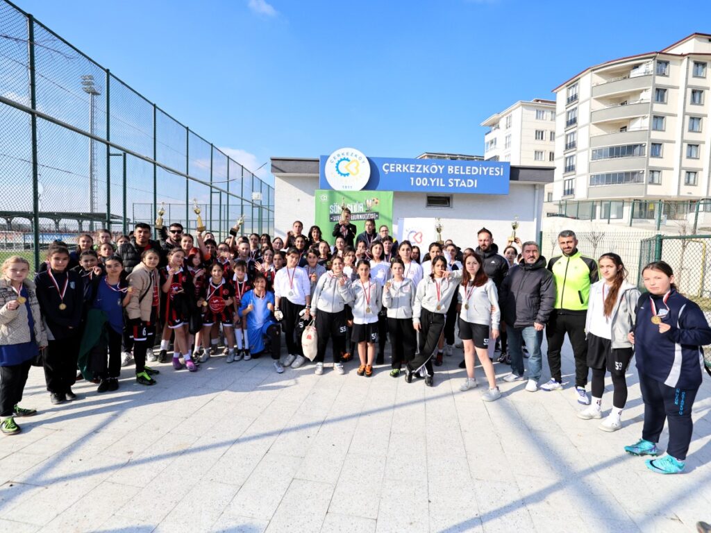 Sömestir futbol turnuvası başladı