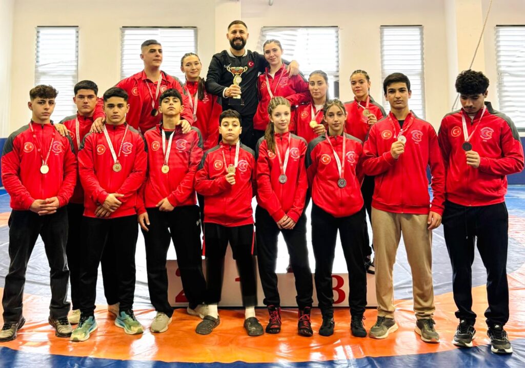 Güreş takımından 14 madalyalık performans