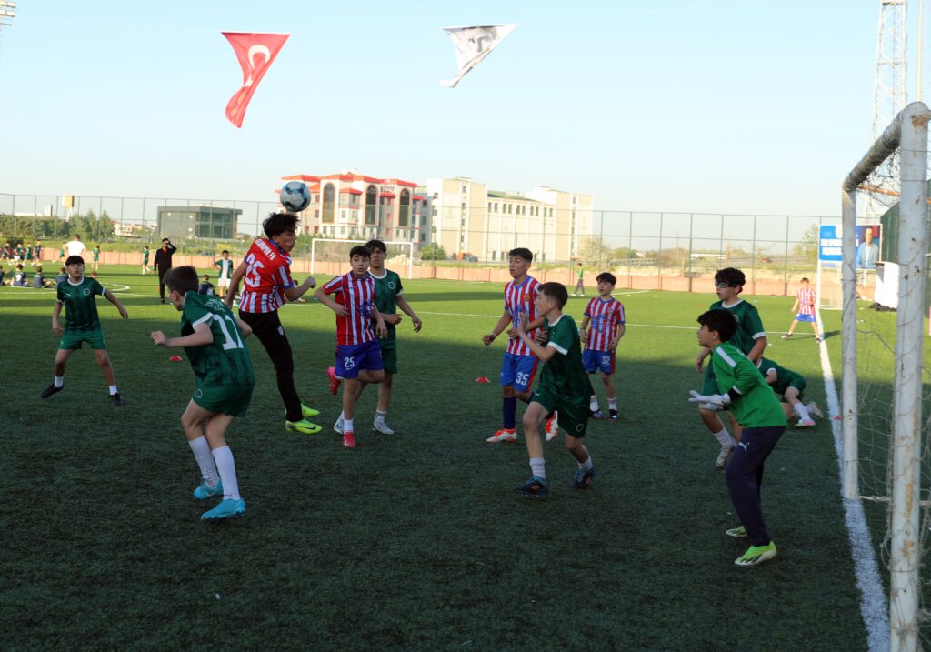 Çocuklar turnuvalarda yeteneklerini sergiledi